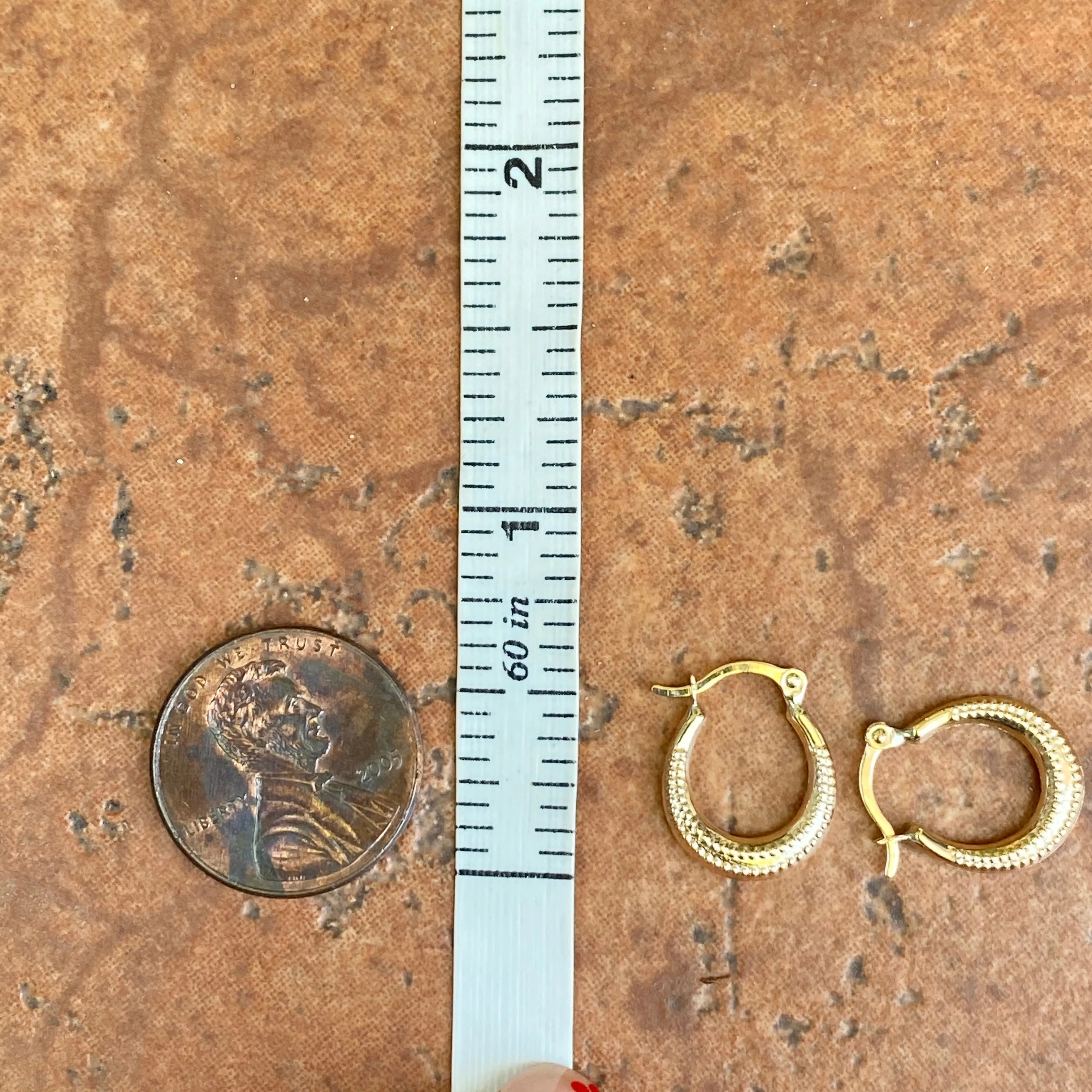 10KT Yellow Gold Scalloped Textured Hoop Earrings 15mm