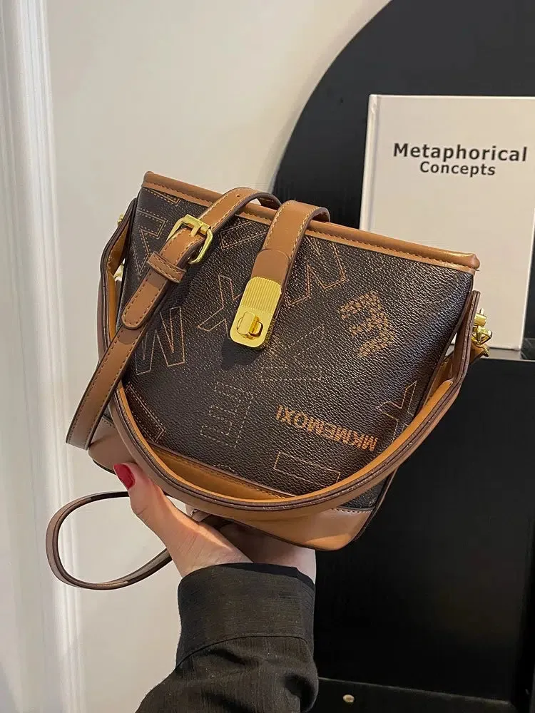 Geometric Pattern Bucket Bag
