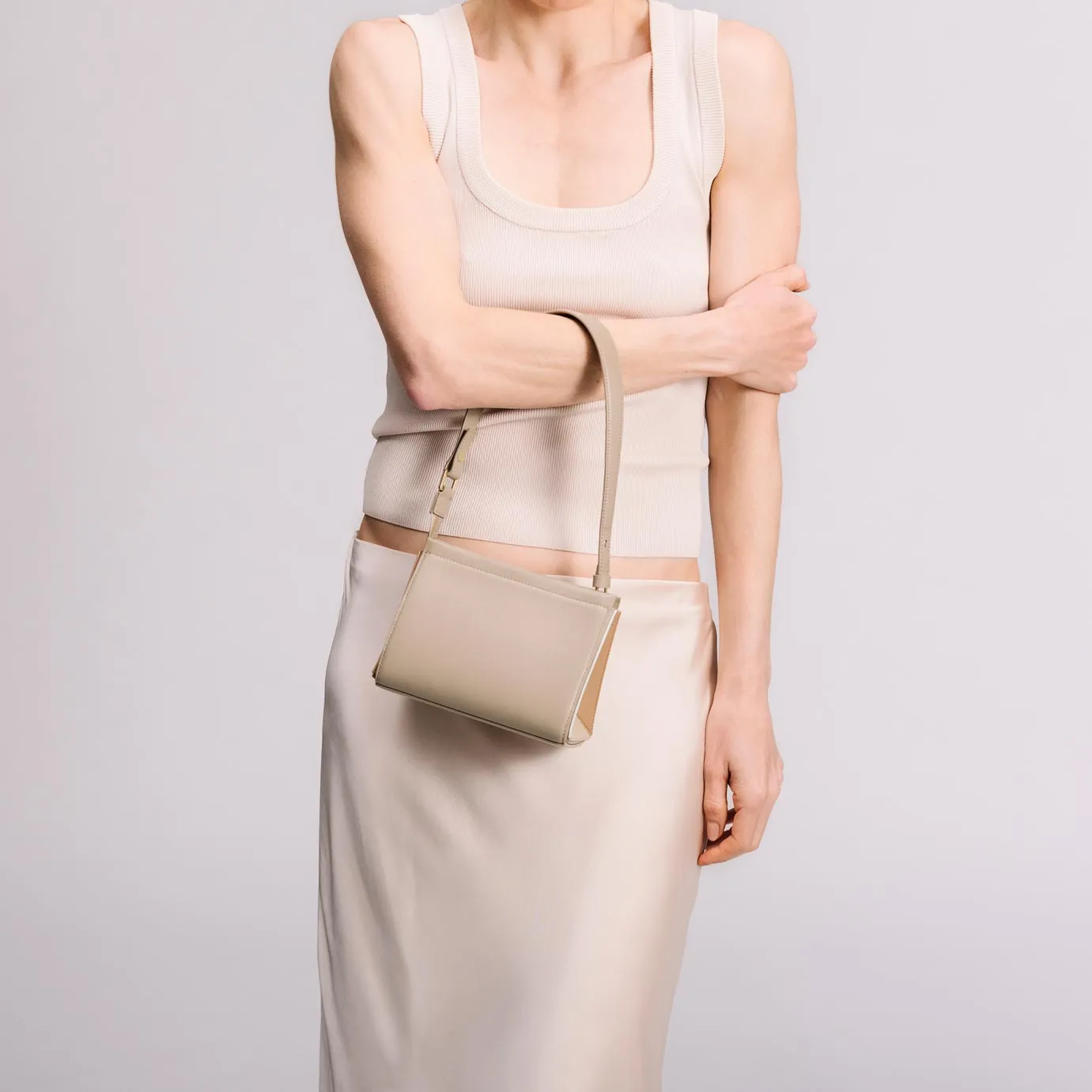 Small Triangle Pouch - Milky